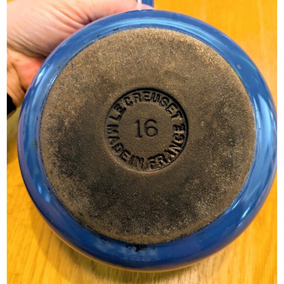 Vintage 16 Le Creuset France Enamel Cast Iron Sauce Pan Blue Hollow Handle w Lid - Picture 7 of 10